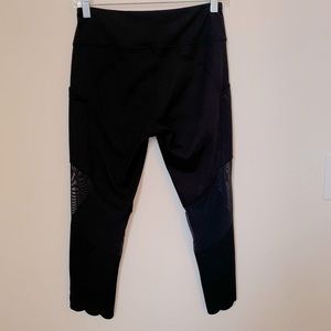 Abercrombie & Fitch black scallop Capri pant
